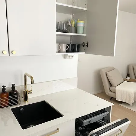 Seaside With Parking Space, Close To Metro * Helsinki