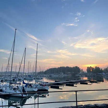 Apartment Seaside With Parking Space, Close To Metro Helsinki